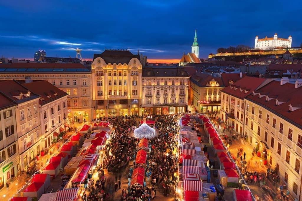 Vip Apartment In Old Town With Free Parking Братислава Екстериор снимка