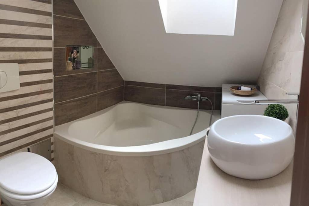 Vip Apartment In Old Town With Free Parking Братислава Екстериор снимка