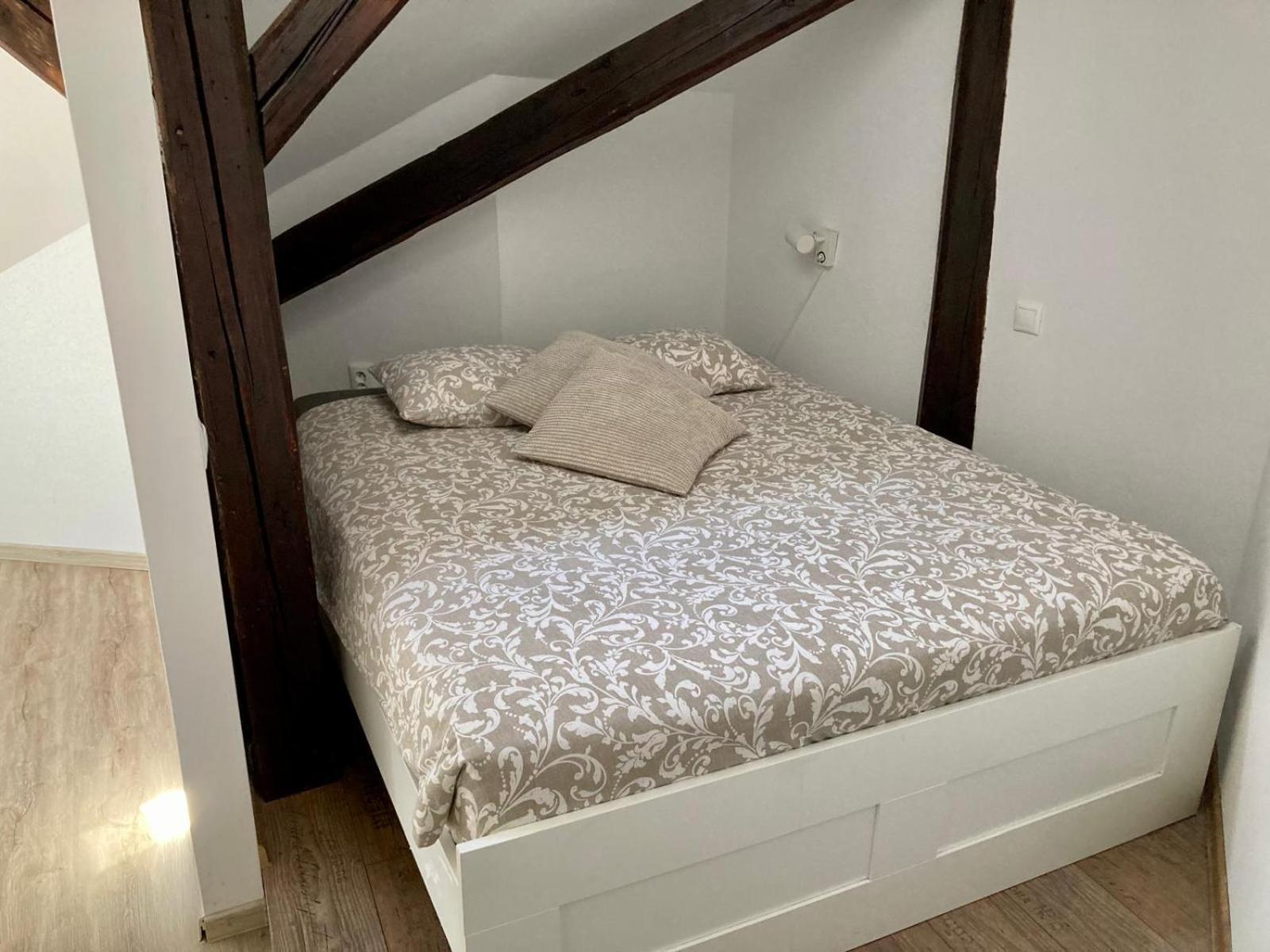 Vip Apartment In Old Town With Free Parking Братислава Екстериор снимка