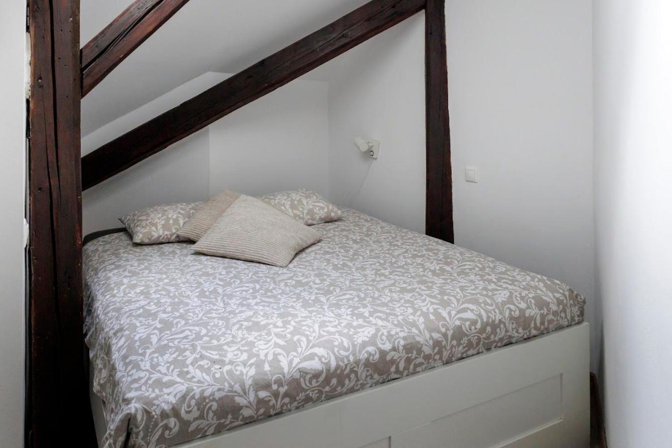 Vip Apartment In Old Town With Free Parking Братислава Екстериор снимка