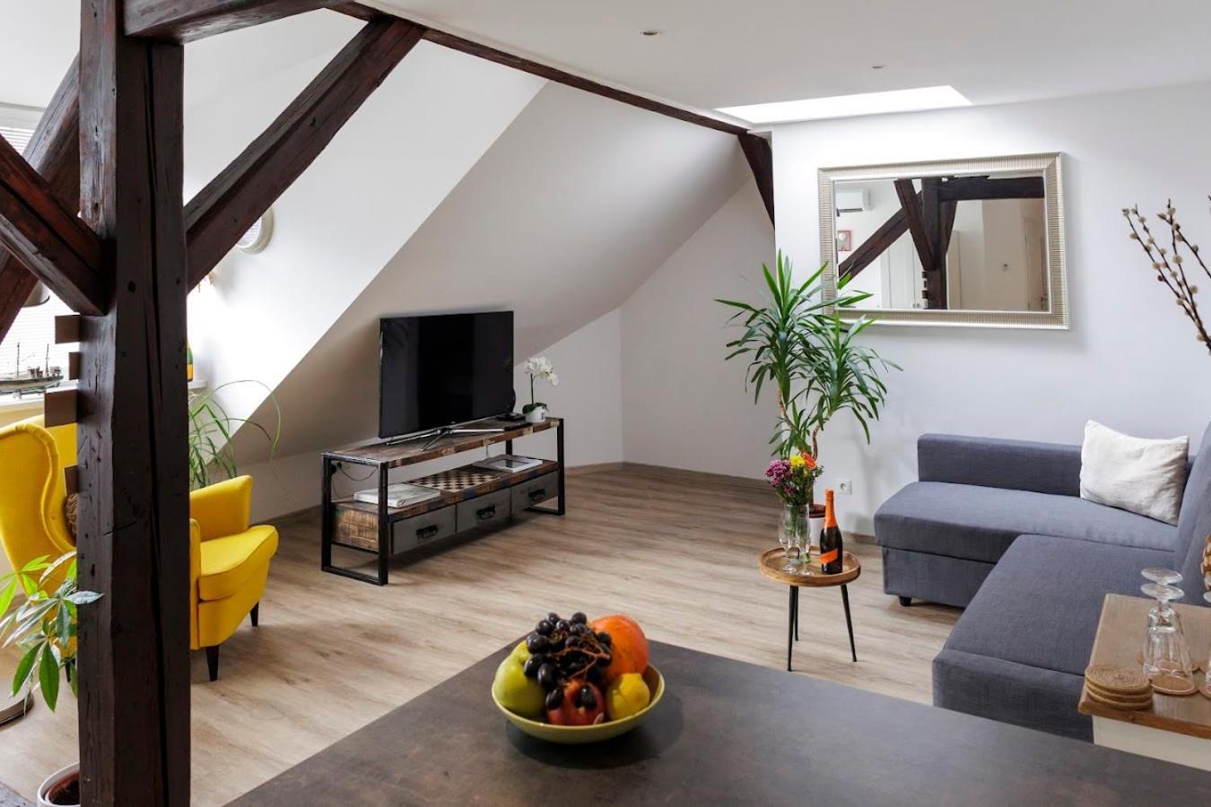 Vip Apartment In Old Town With Free Parking Братислава Екстериор снимка