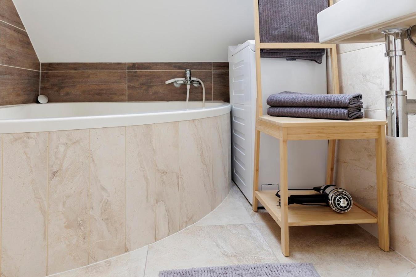 Vip Apartment In Old Town With Free Parking Братислава Екстериор снимка