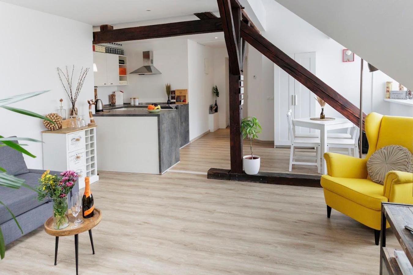Vip Apartment In Old Town With Free Parking Братислава Екстериор снимка