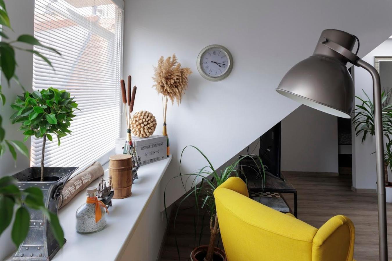 Vip Apartment In Old Town With Free Parking Братислава Екстериор снимка