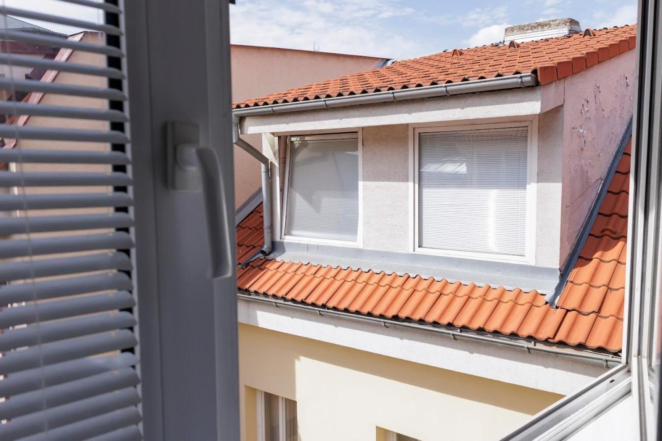 Vip Apartment In Old Town With Free Parking Братислава Екстериор снимка
