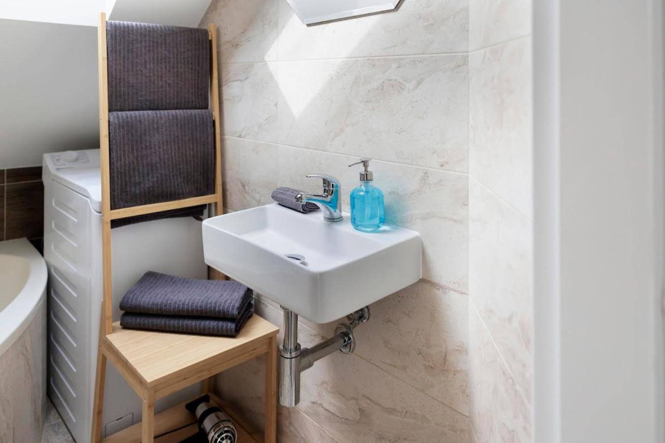 Vip Apartment In Old Town With Free Parking Братислава Екстериор снимка