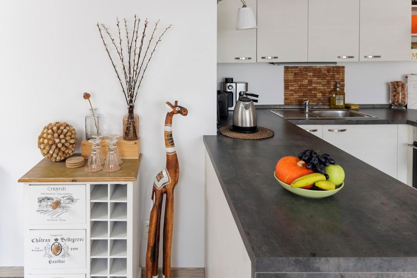 Vip Apartment In Old Town With Free Parking Братислава Екстериор снимка