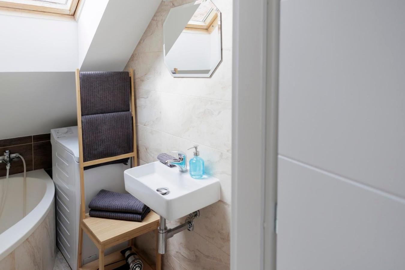 Vip Apartment In Old Town With Free Parking Братислава Екстериор снимка